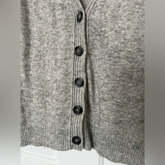 Banana Republic Sweater Cardigan Women’s Medium Gray Wool Cashmere Button Up - Picture 2 of 8